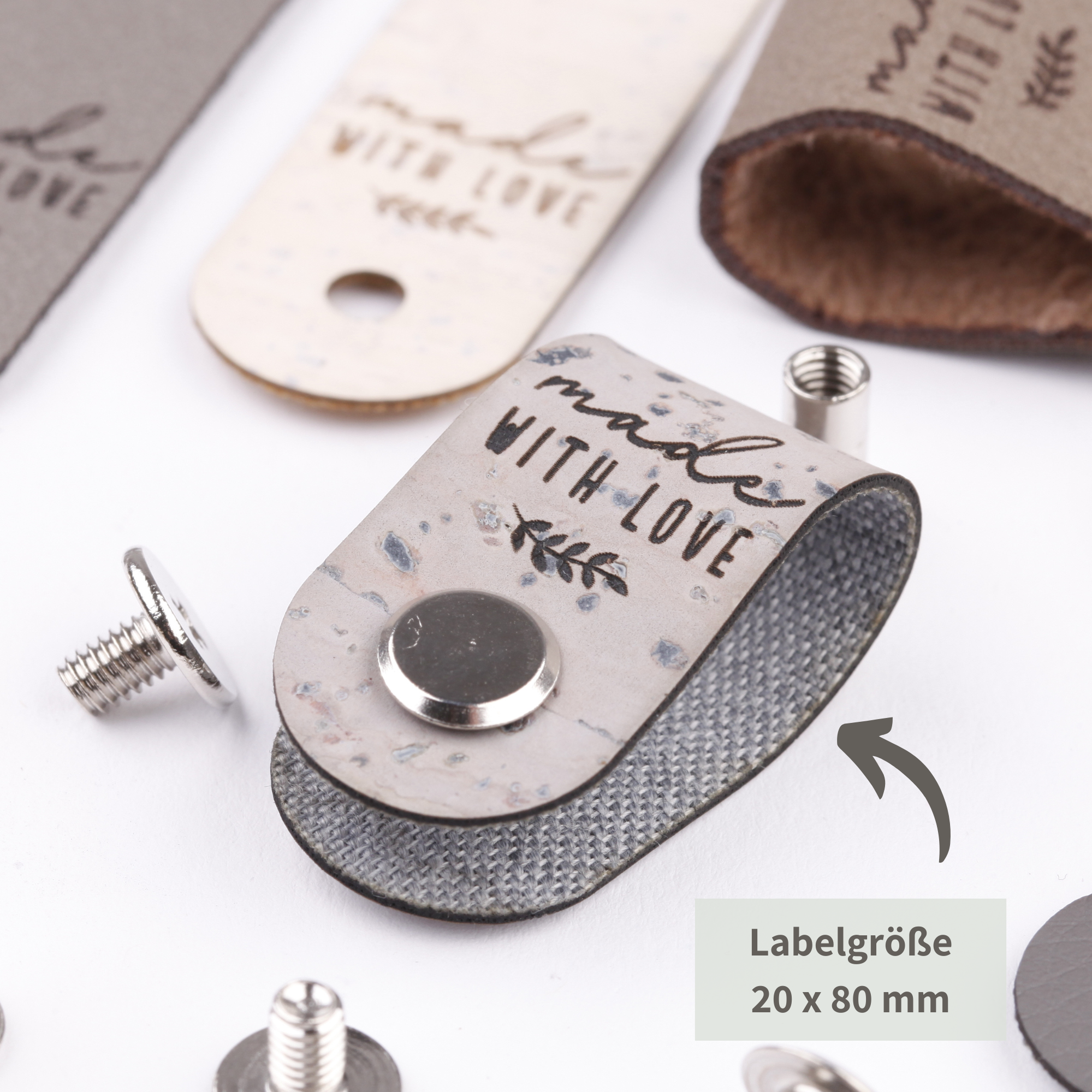 Lederlabel mit Schraube "made with love"