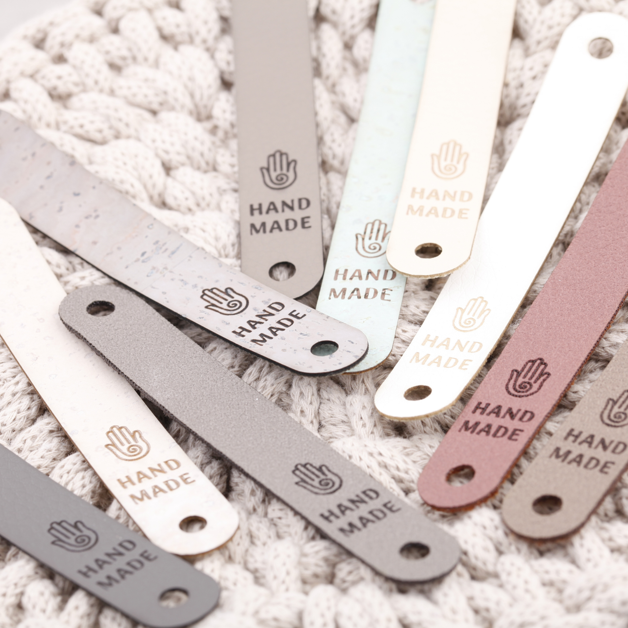Schmales Knicklabel mit Schraube "handmade"