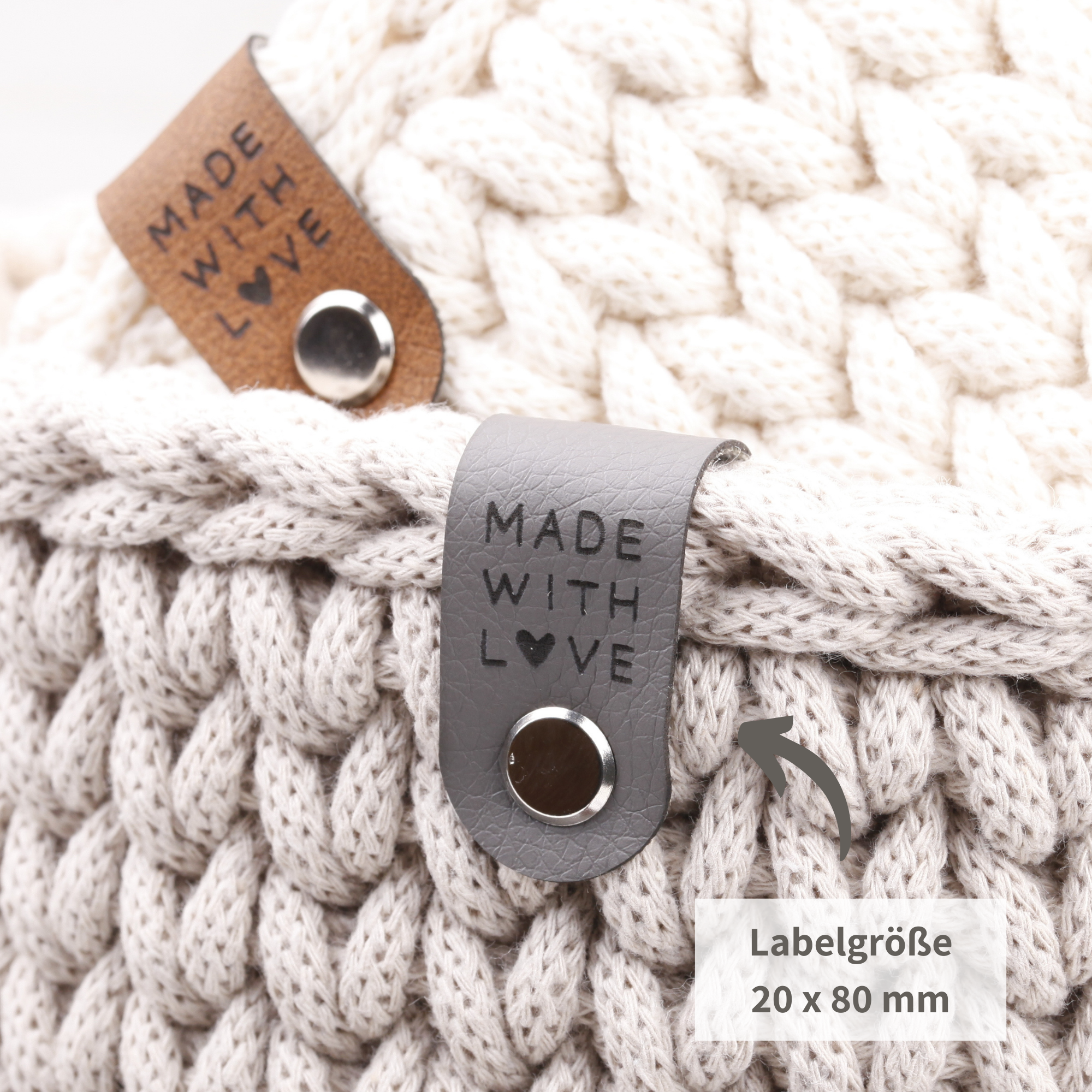 Kunstlederlabel mit Schraube "made with love"