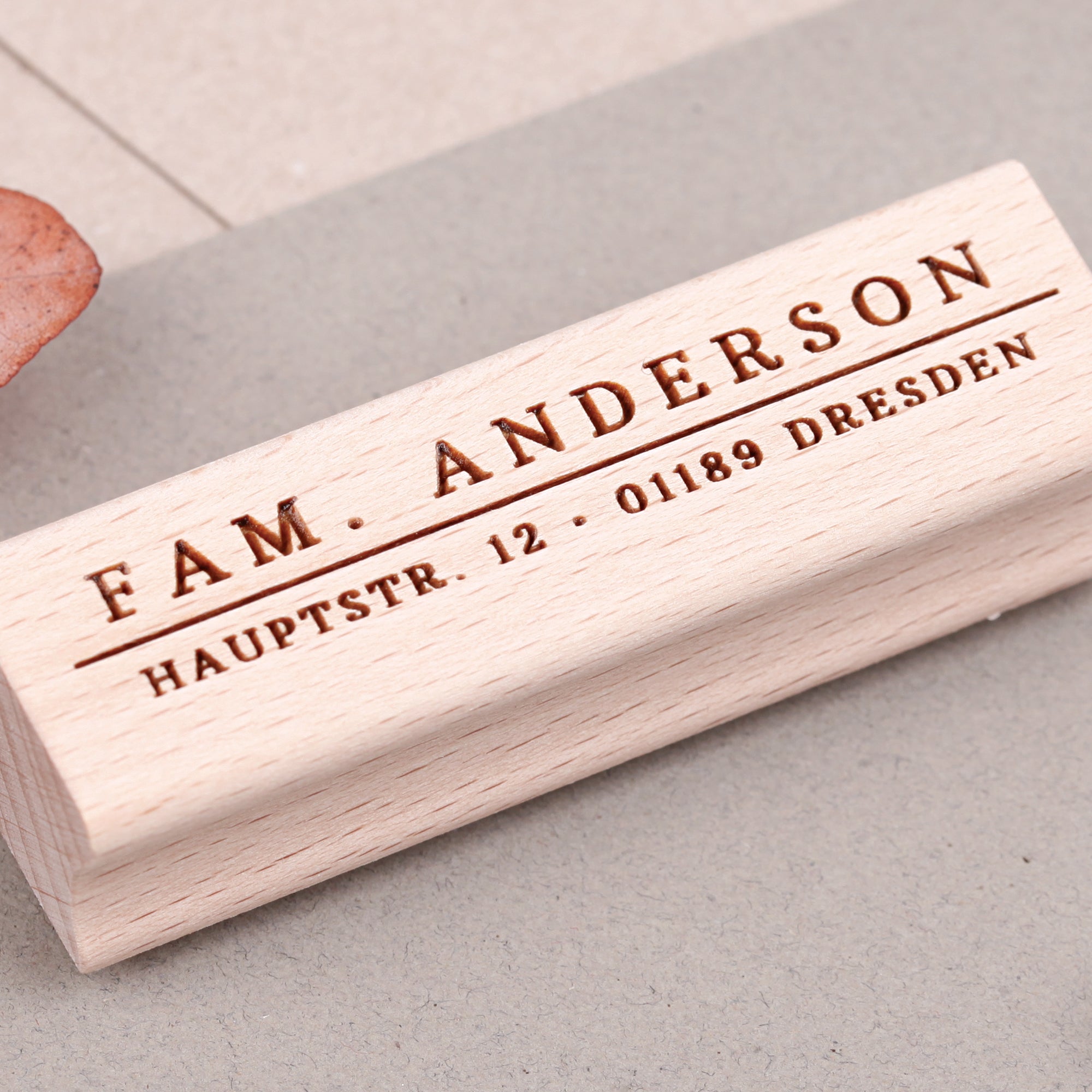 Schmaler Adressstempel Druckschrift