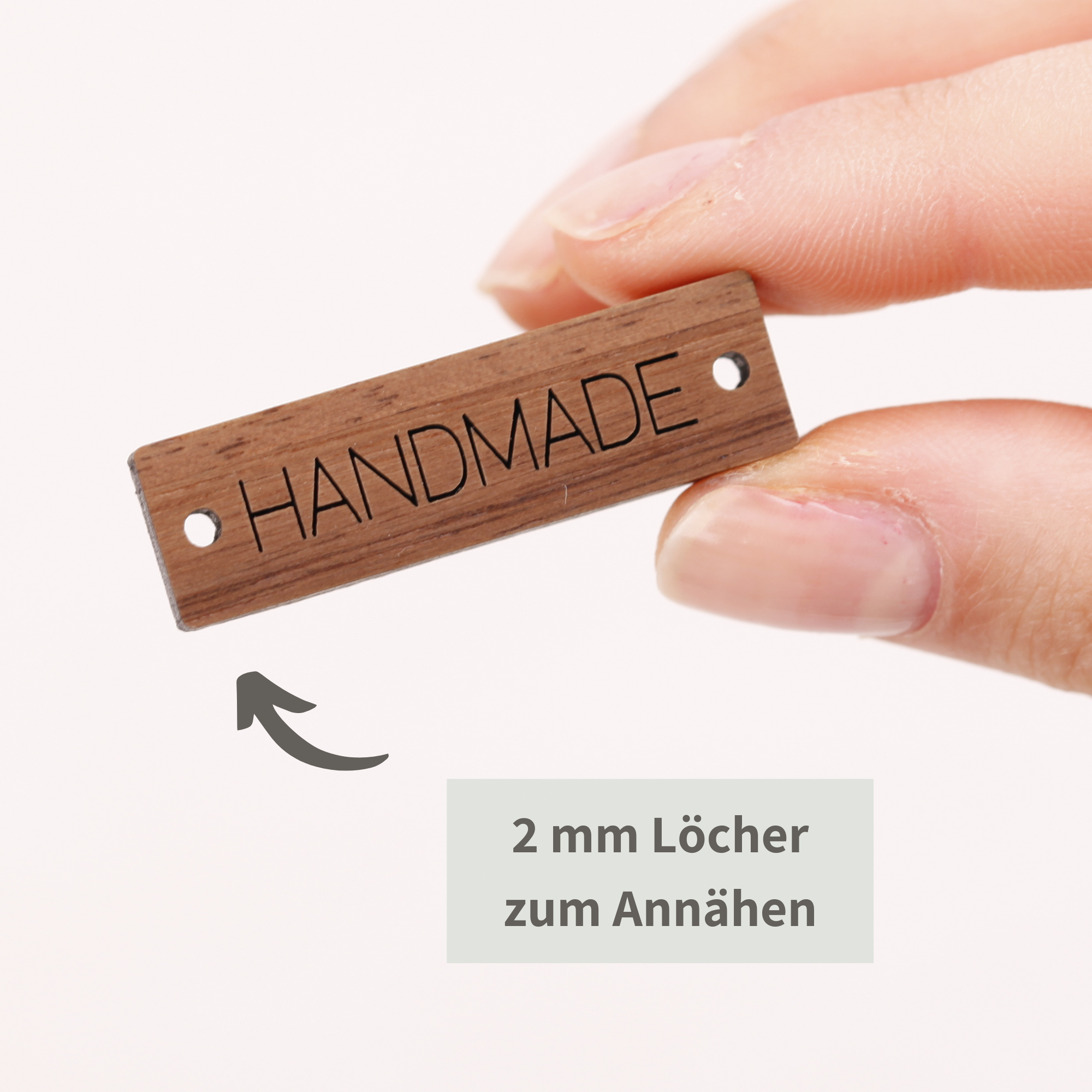 Handmade Label aus Holz - Holzanhänger mit Löchern