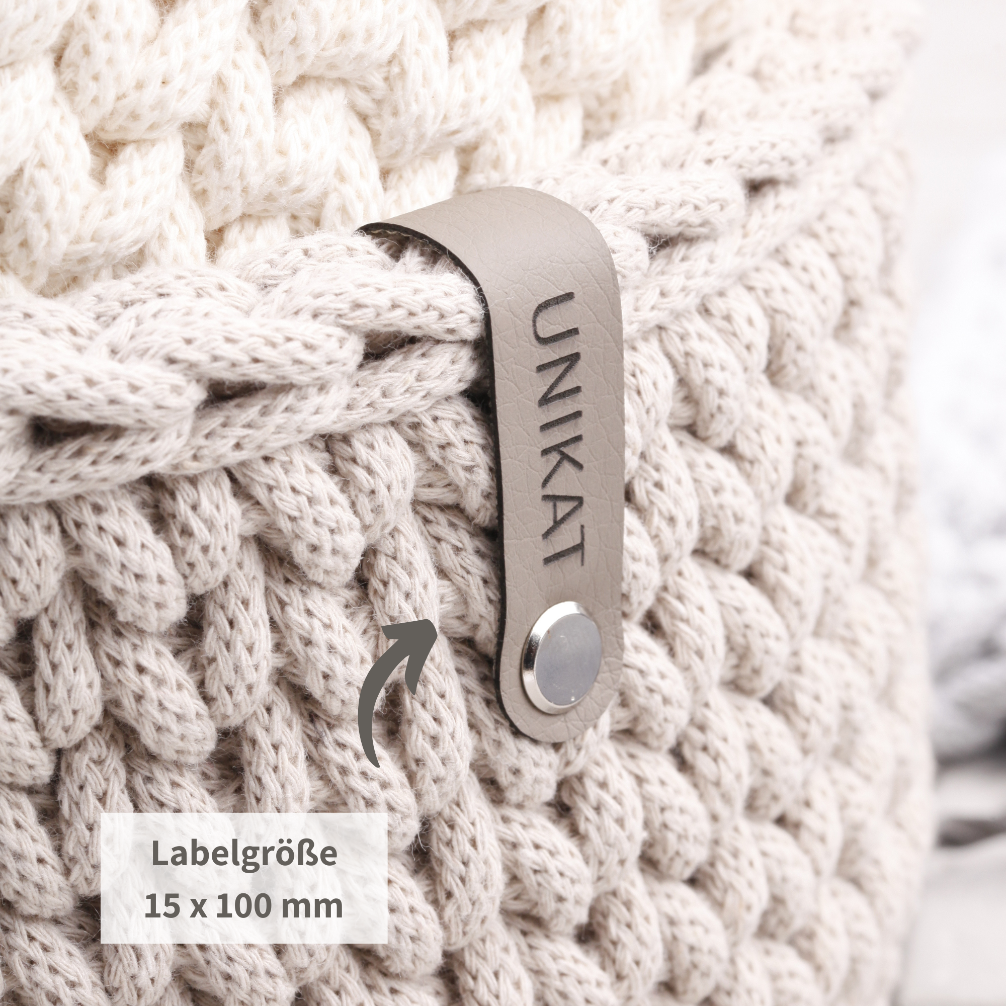 Schmales Label aus Kunstleder mit Schraube "Unikat"