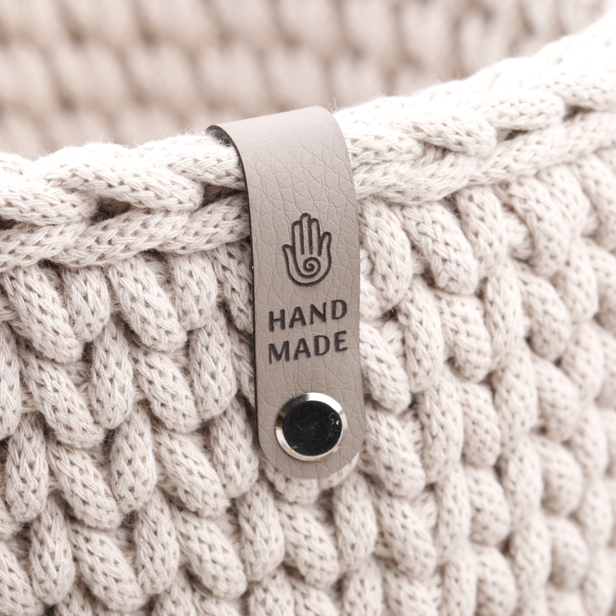 Schmales Knicklabel mit Schraube "handmade"
