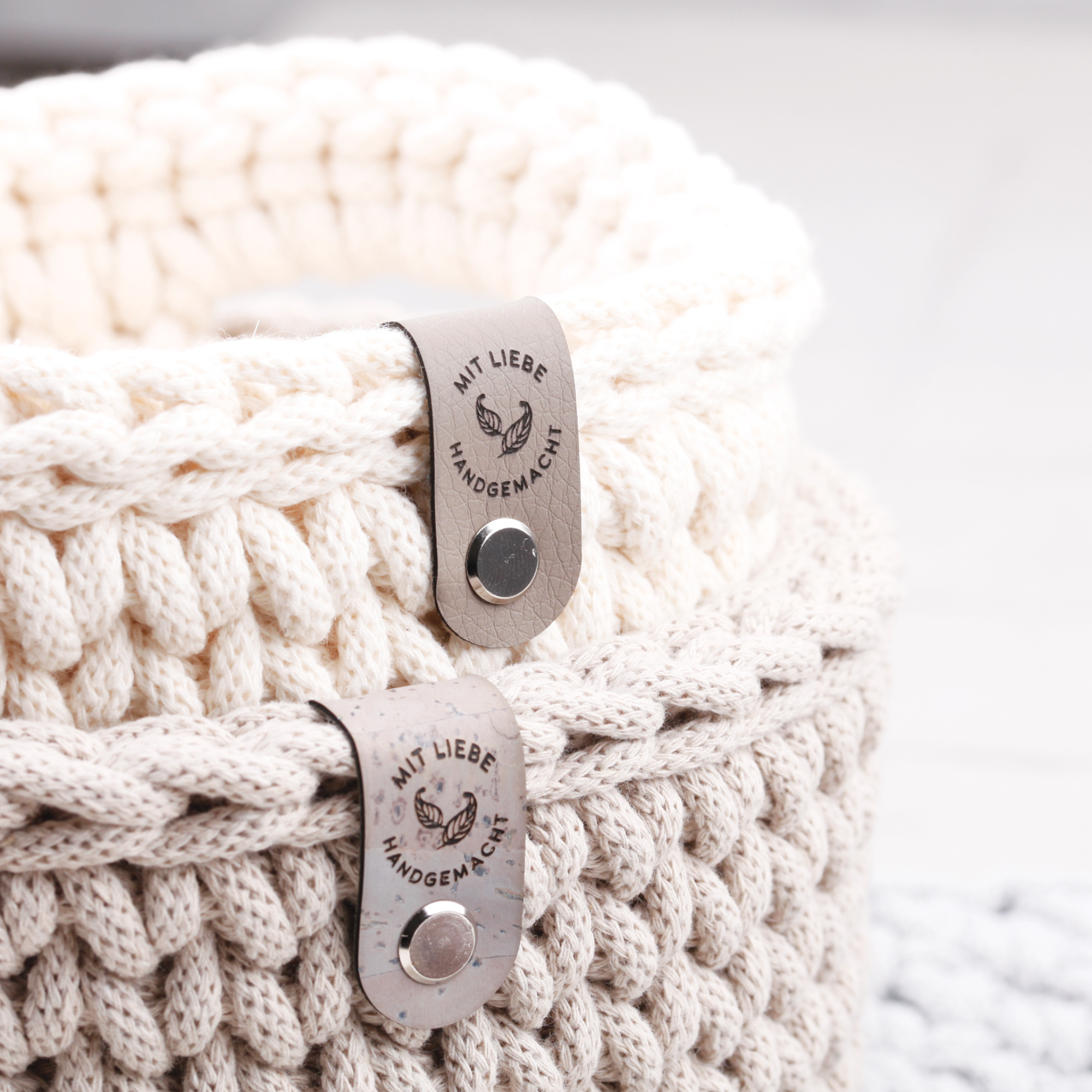 Kunstleder Label mit Schraube "Mit Liebe handgemacht"