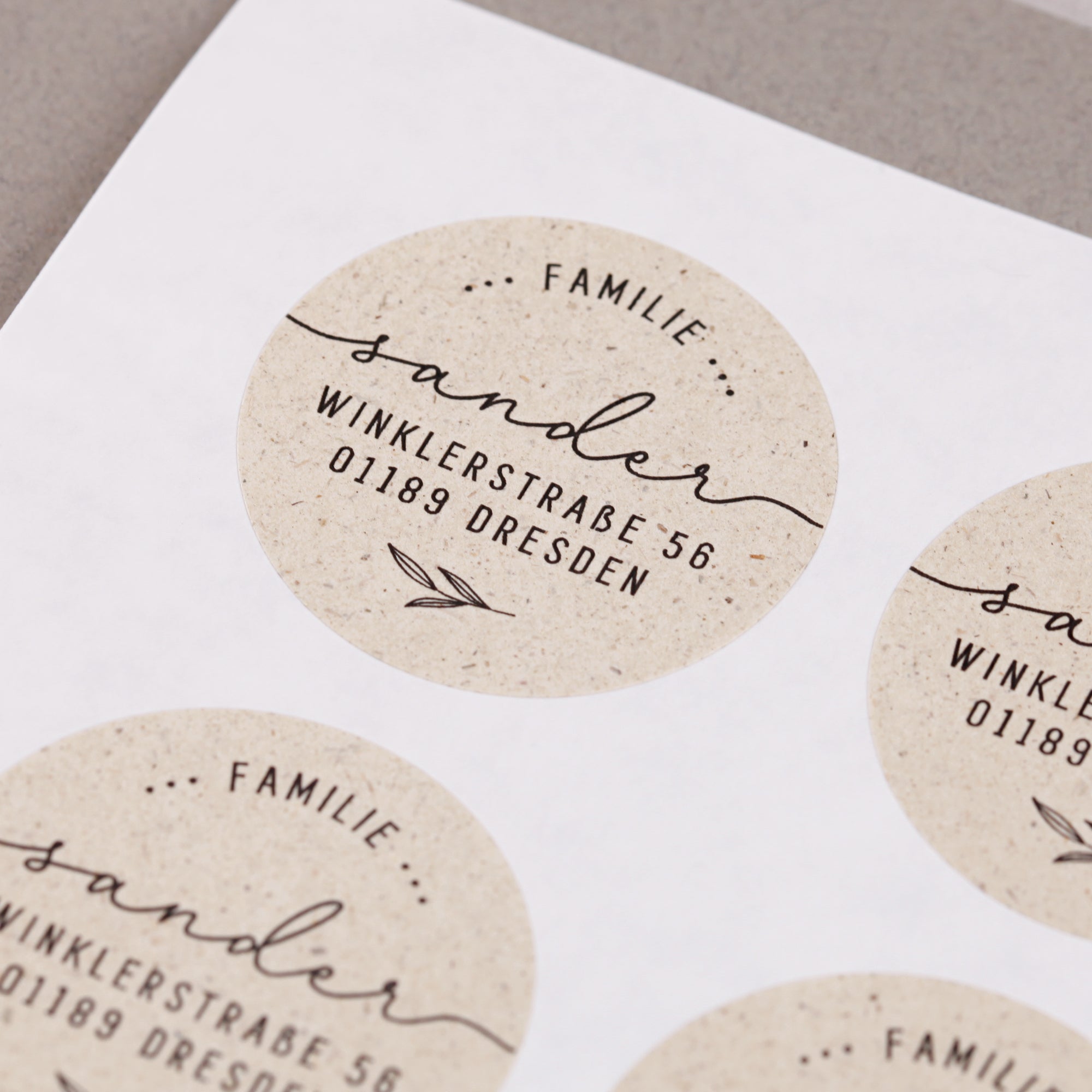 runde Adressaufkleber mit Schreibschrift