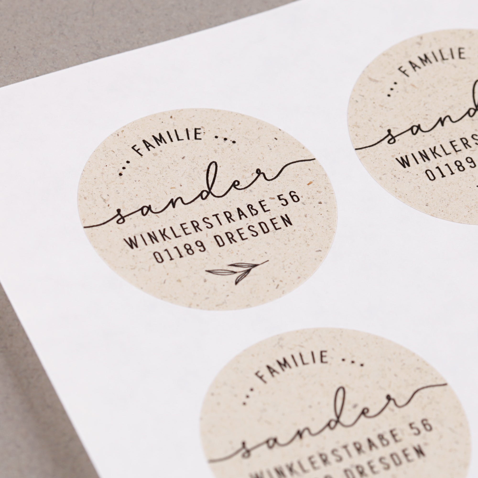 runde Adressaufkleber mit Schreibschrift