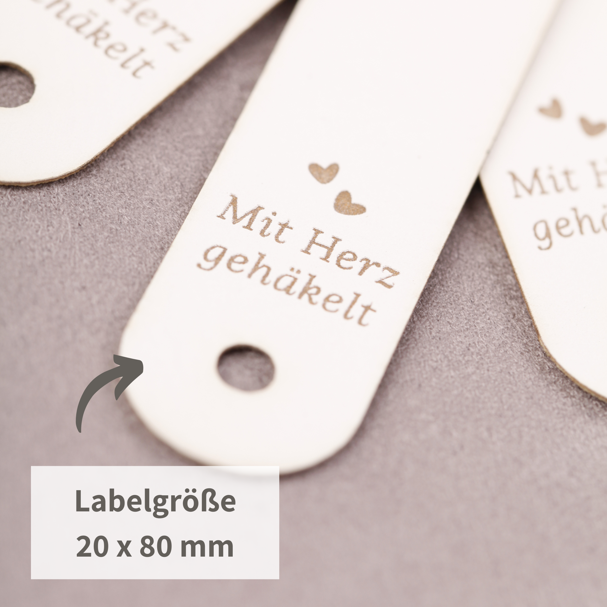 Handmade Labels mit goldener Schrift und Schraube "mit Herz gehäkelt" (limitiert)