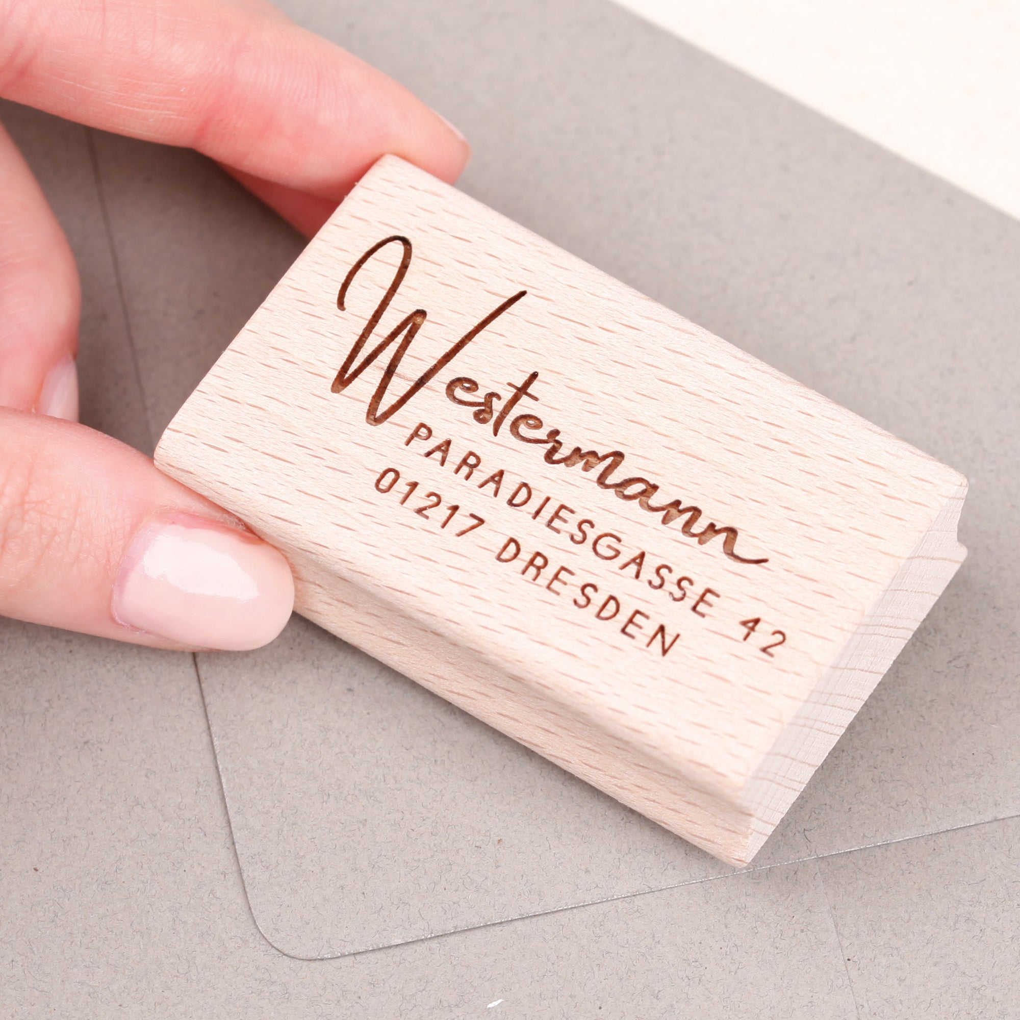 Adressstempel Familienname Schreibschrift