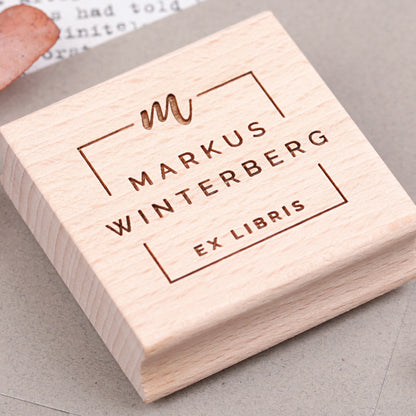 Buchstempel mit Namen Druckschrift