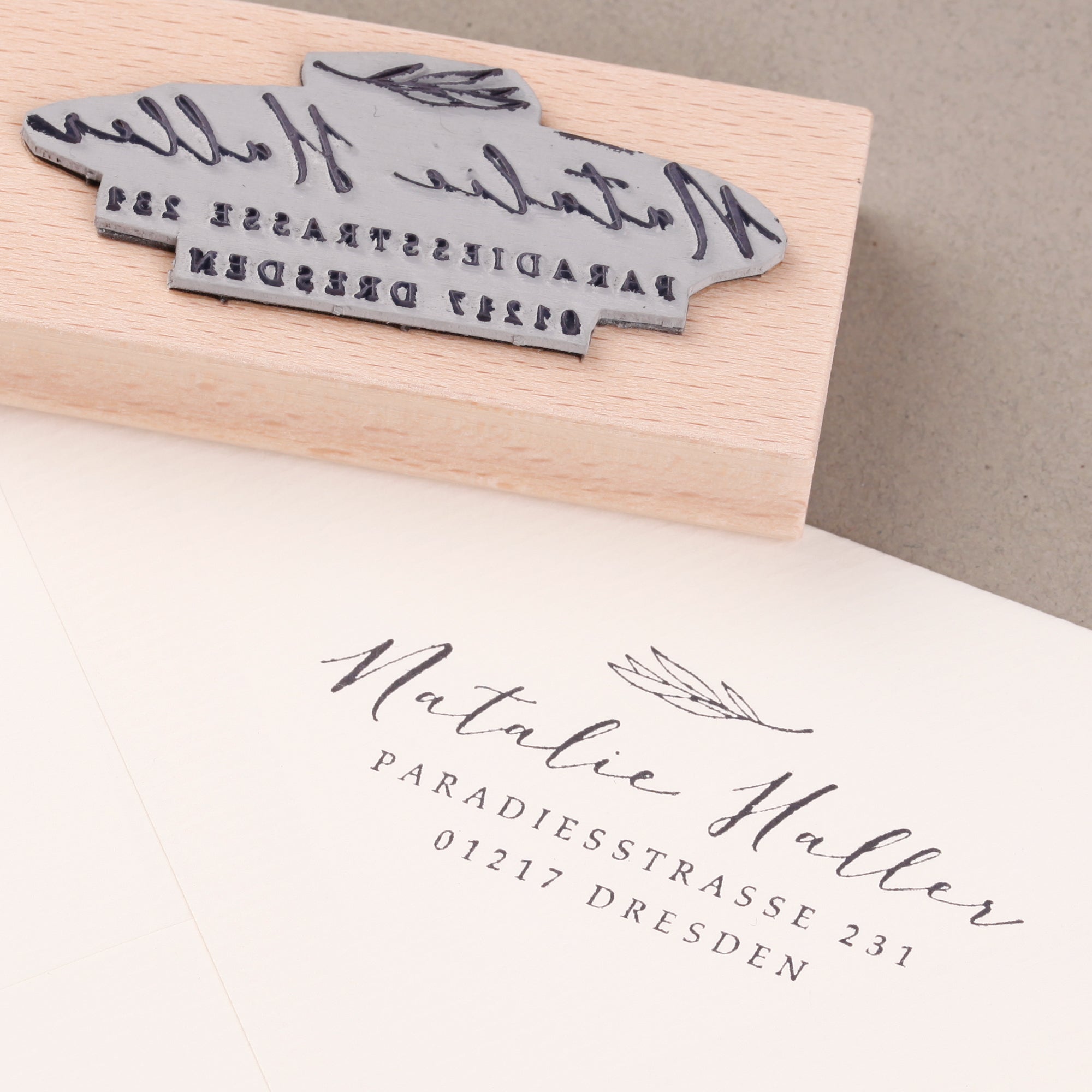 Personalisierter Stempel mit Name und Adresse