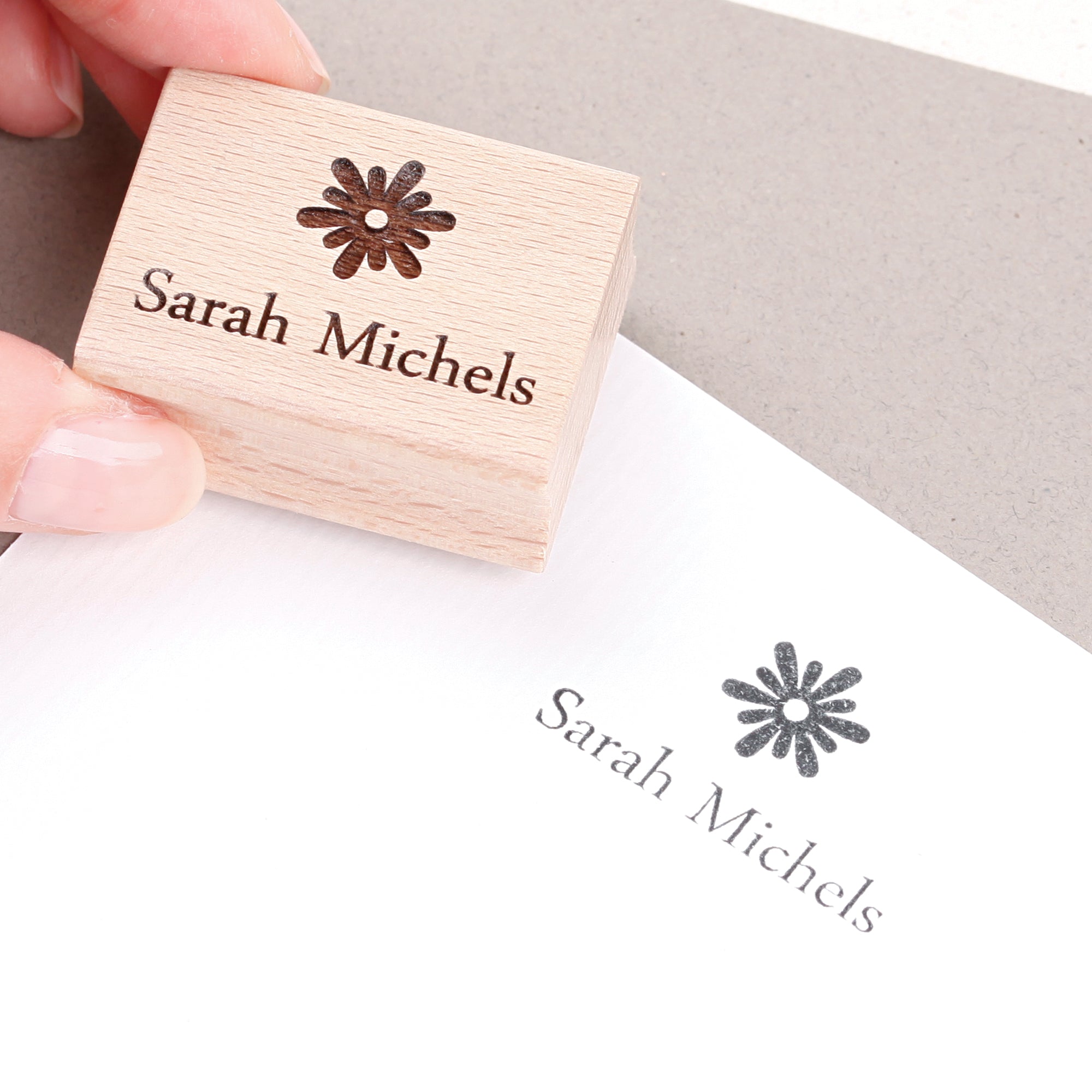 personalisierter Stempel mit Namen Blume