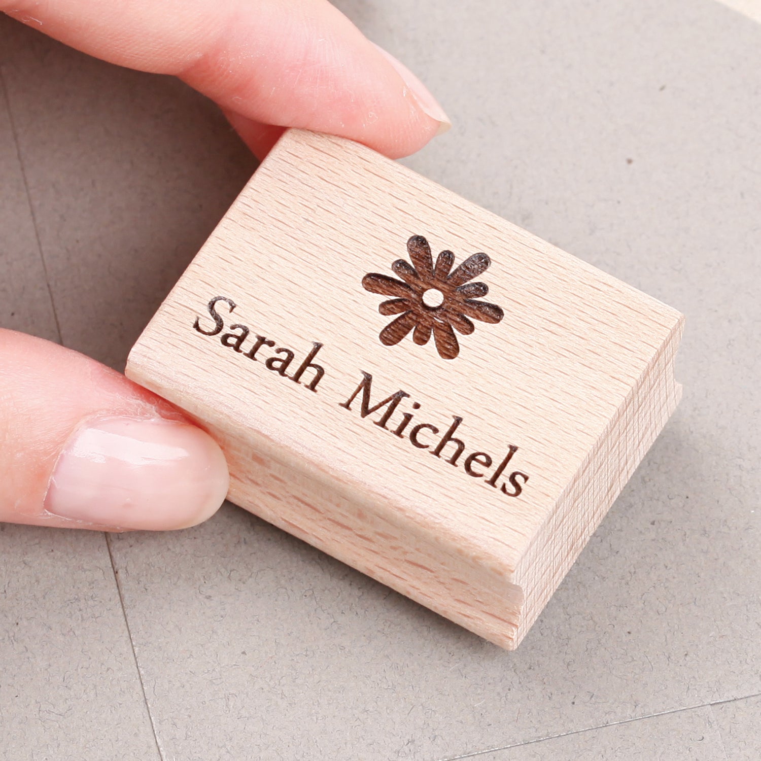 personalisierter Stempel mit Namen Blume