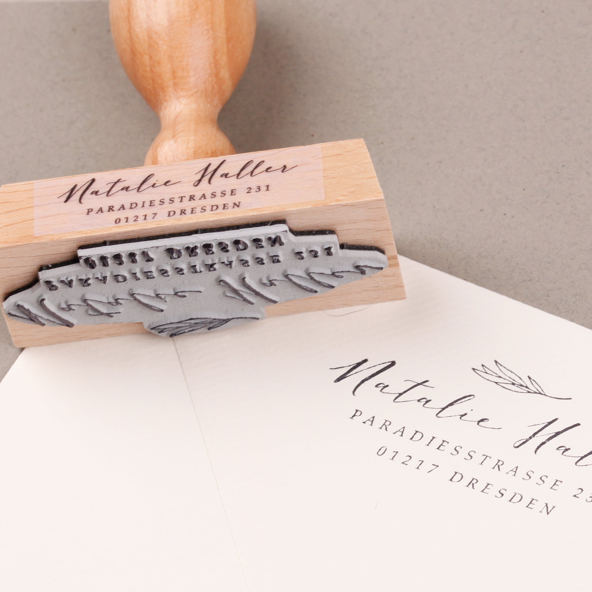 Personalisierter Stempel mit Name und Adresse