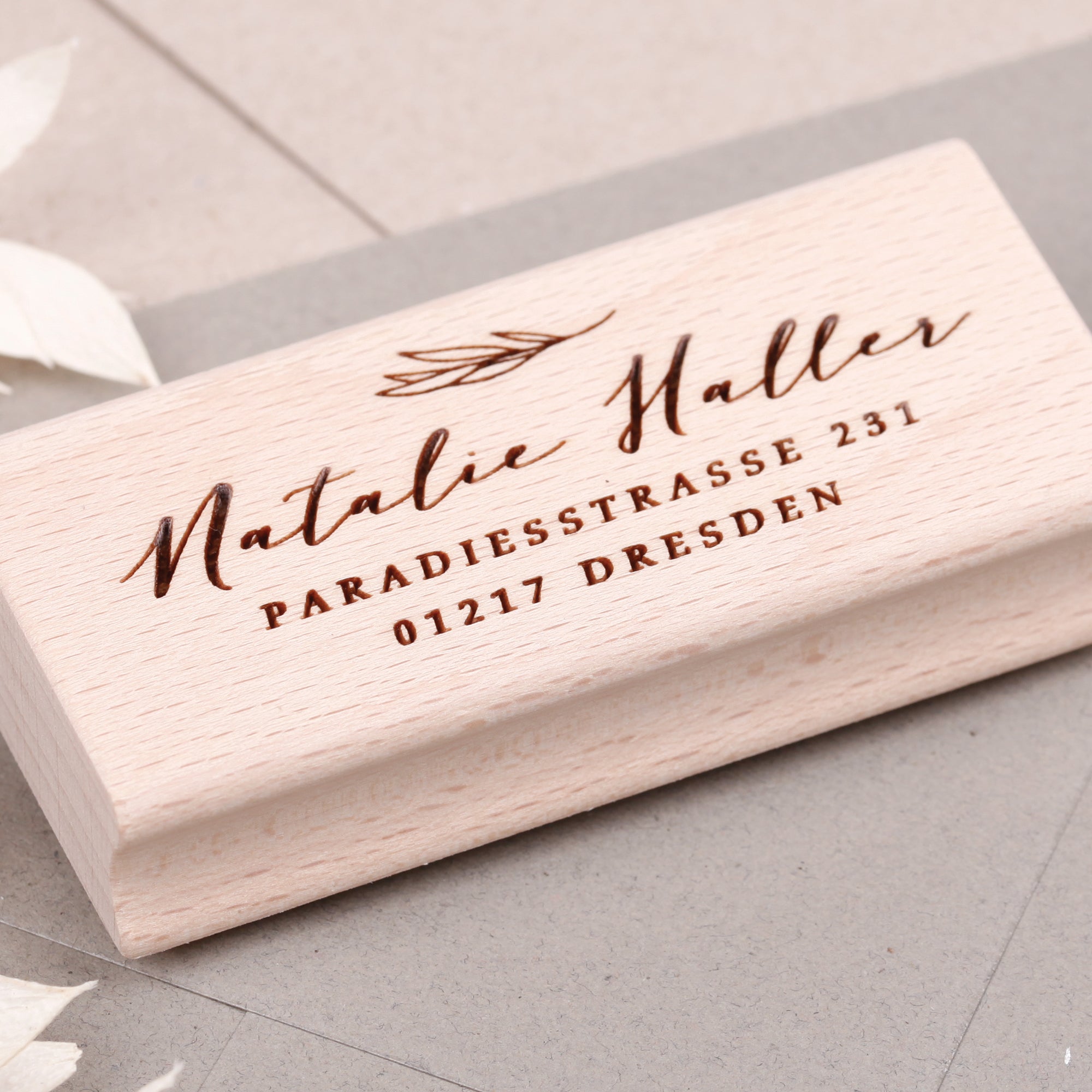 Personalisierter Stempel mit Name und Adresse