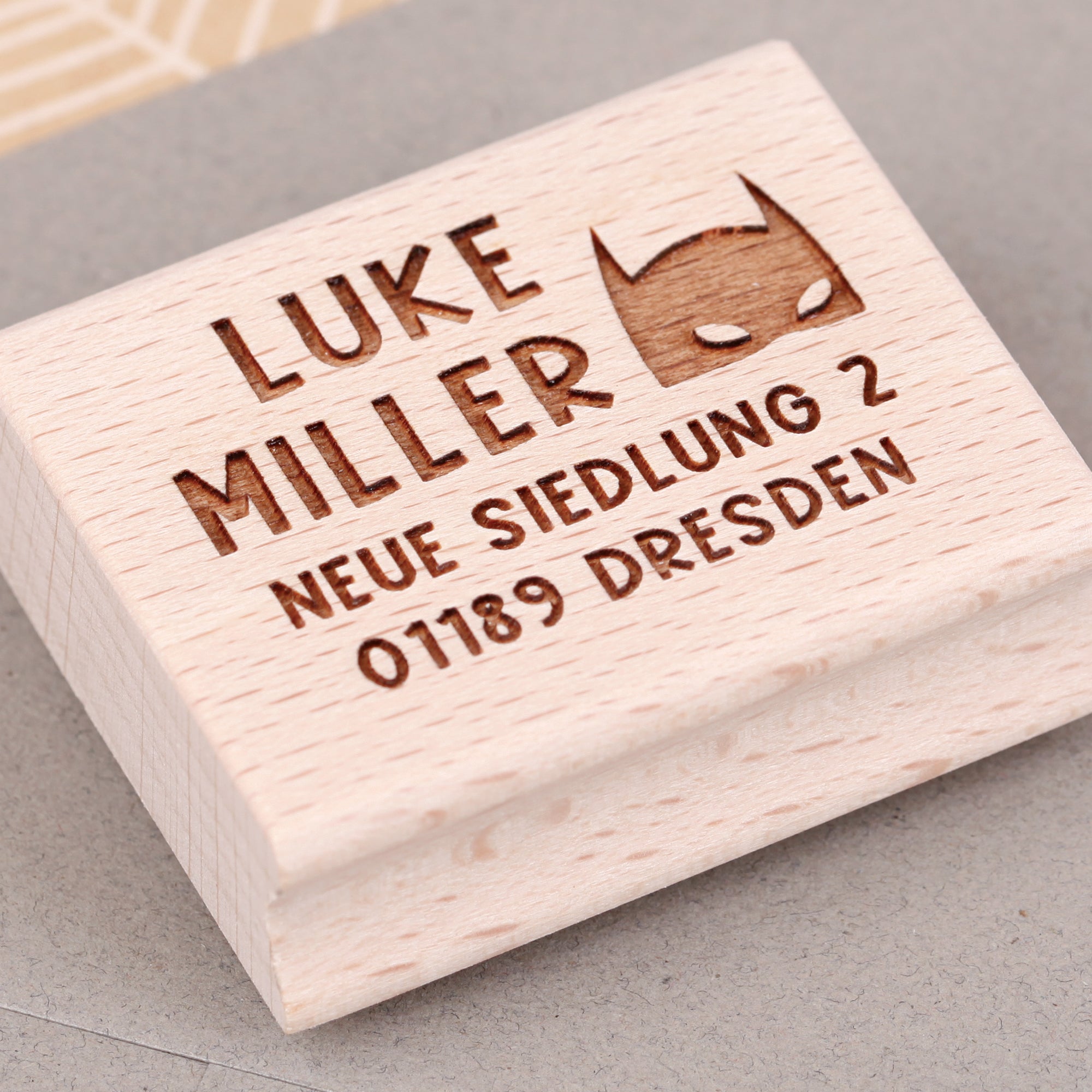 Stempel mit Adresse Superheld