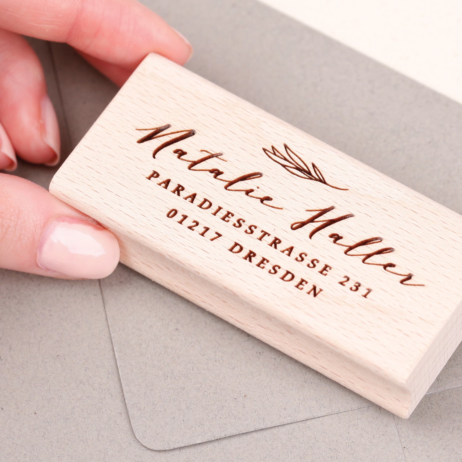 Personalisierter Stempel mit Name und Adresse