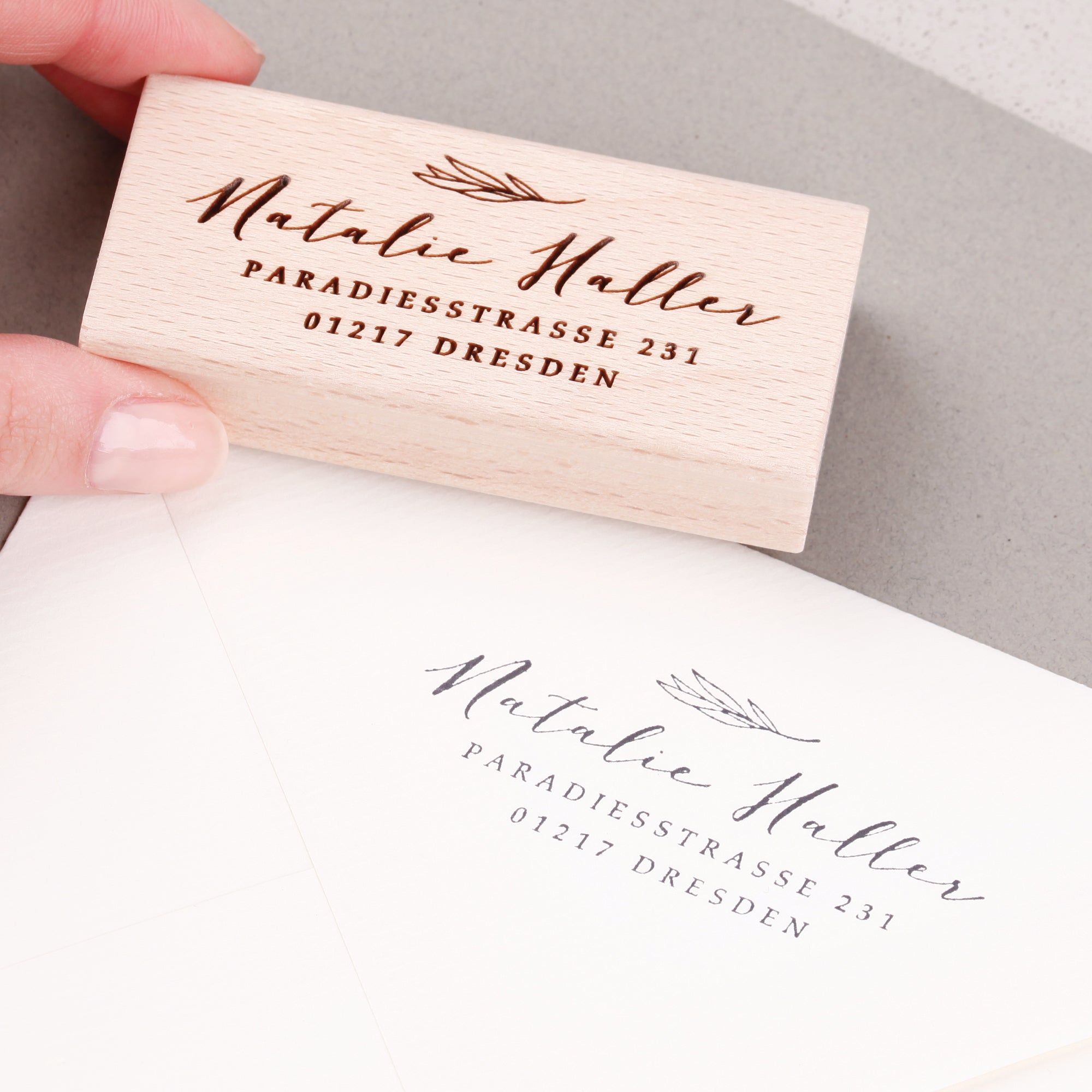 Personalisierter Stempel mit Name und Adresse