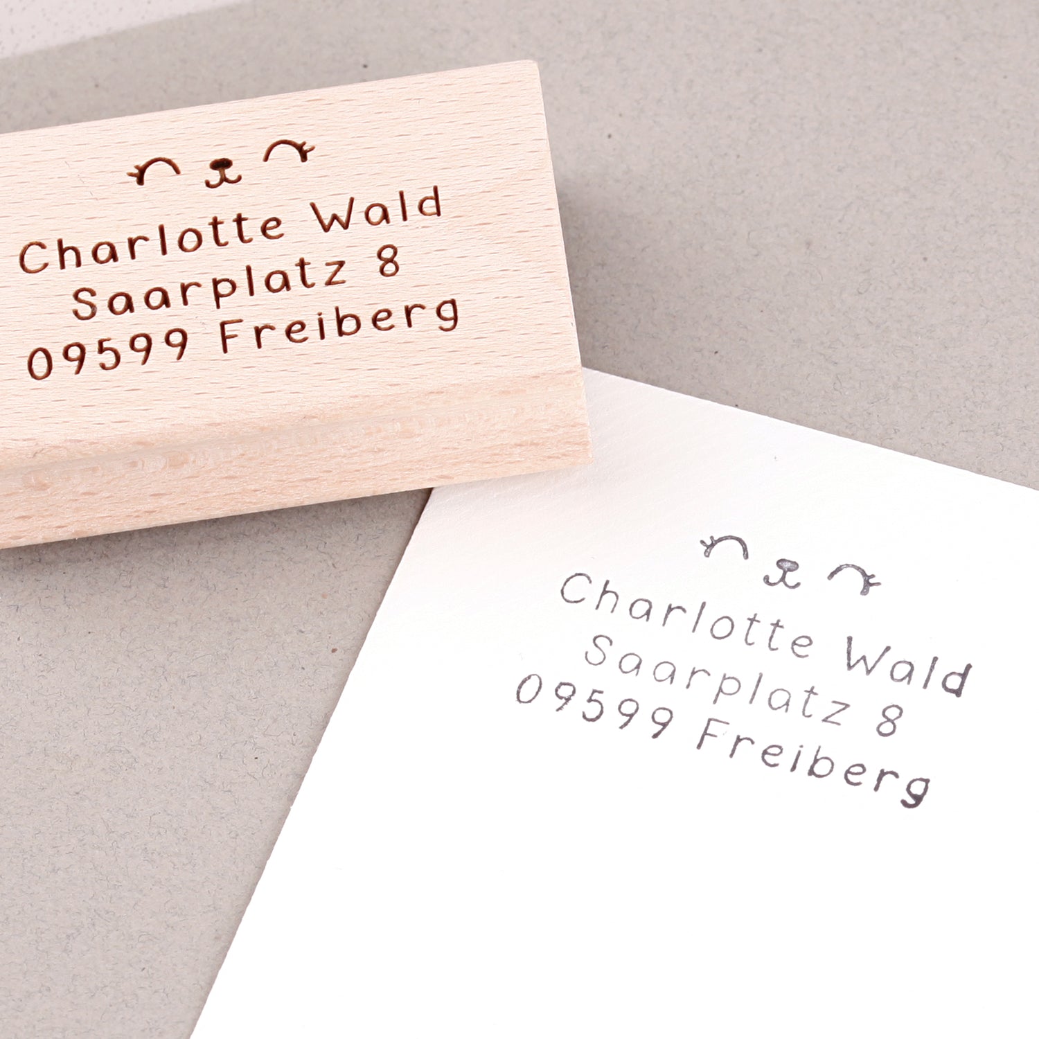 Stempel mit Adresse und Augen