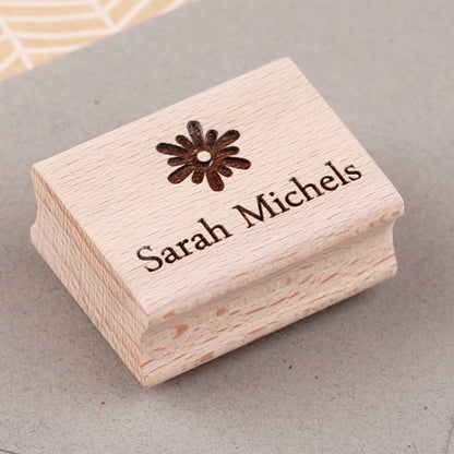 personalisierter Stempel mit Namen Blume