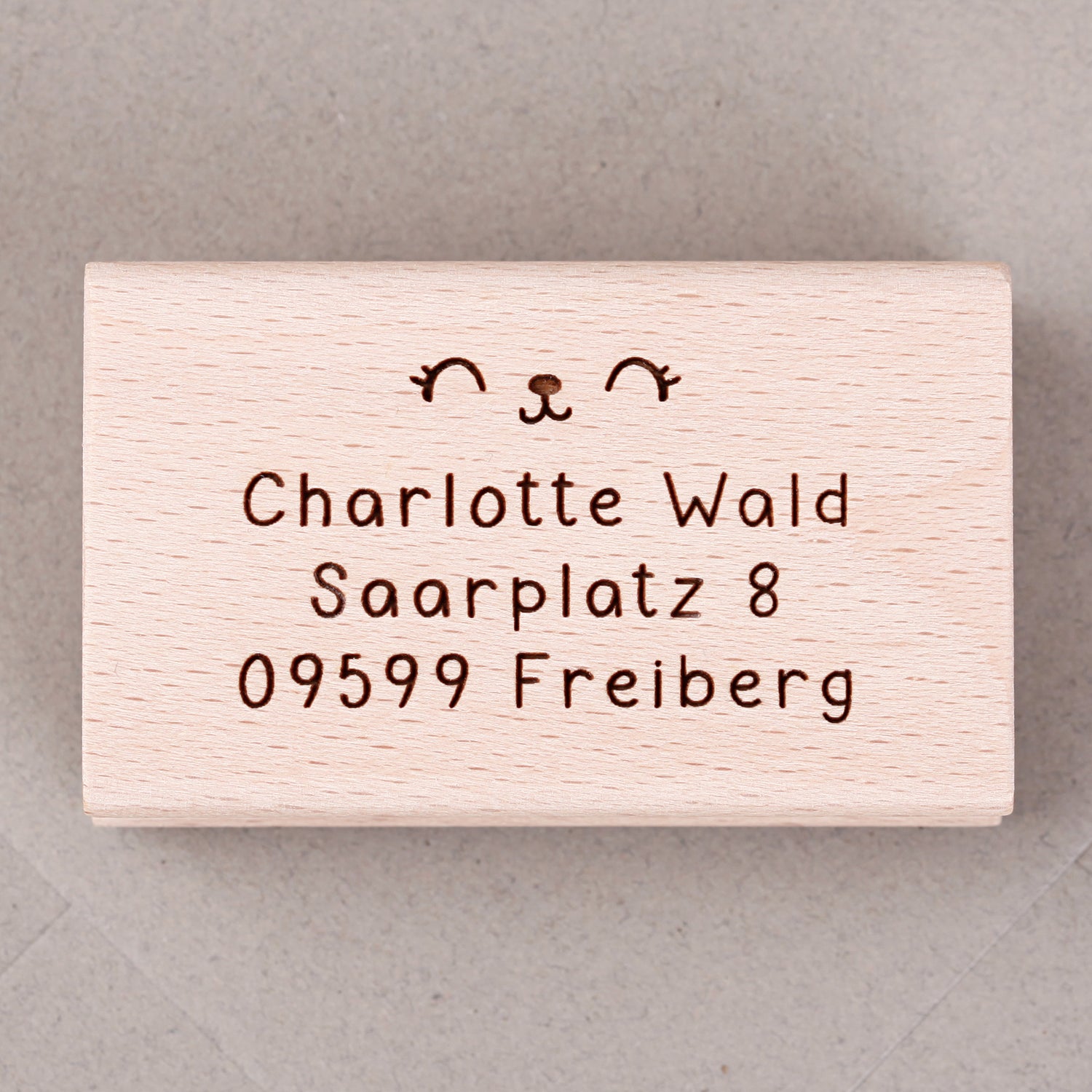 Stempel mit Adresse und Augen