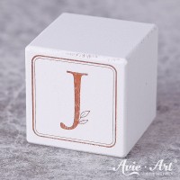 weißer Buchstabenwürfel - Buchstabe J