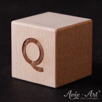Holzwürfel graviert Buchstabe Q