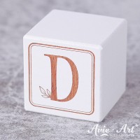 weißer Buchstabenwürfel - Buchstabe D