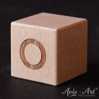Holzwürfel mit Buchstabe O